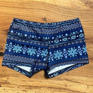 FLEO snowflake shorts sz Small